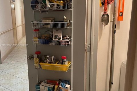 Кондоминиум с 2 спальнями в Холливуд, Флорида № 2043916