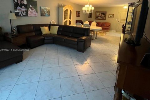 Купить кондоминиум в Холливуд, Флорида 2 спальни, 128.76м2, № 2043916 - фото 9