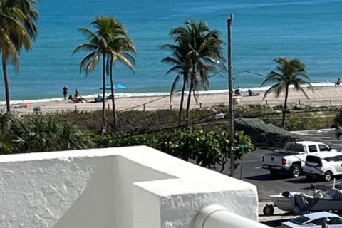 Купить кондоминиум в Холливуд, Флорида 2 спальни, 128.76м2, № 2043916 - фото 2