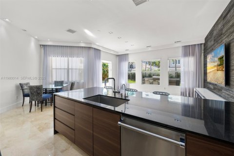 Купить виллу или дом в Холливуд, Флорида 5 спален, 400.87м2, № 2079603 - фото 14