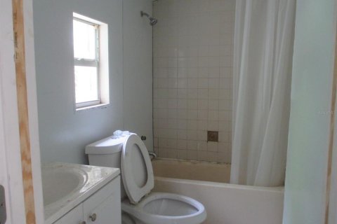 House in Orlando, Florida 6 bedrooms, 178.09 sq.m. № 1800591 - photo 12