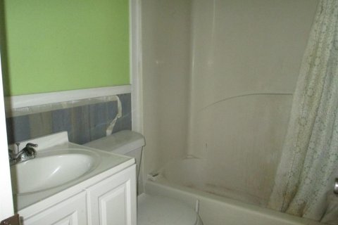 House in Orlando, Florida 6 bedrooms, 178.09 sq.m. № 1800591 - photo 17