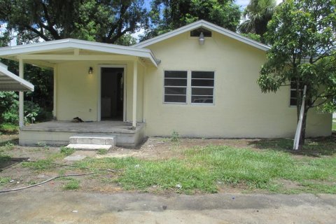 House in Orlando, Florida 6 bedrooms, 178.09 sq.m. № 1800591 - photo 1