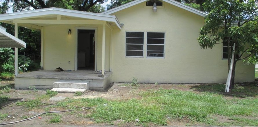 House in Orlando, Florida 6 bedrooms, 178.09 sq.m. № 1800591