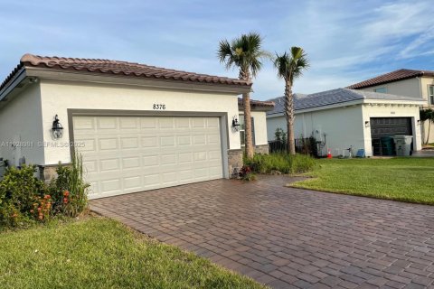 Villa ou maison à vendre à Port St. Lucie, Floride: 3 chambres, 153.2 m2 № 1987294 - photo 2