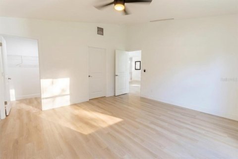 Villa ou maison à louer à North Port, Floride: 4 chambres, 144.65 m2 № 2329655 - photo 22