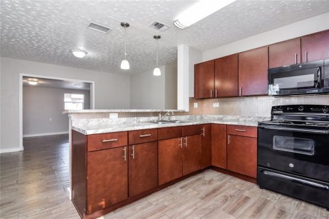 Casa en alquiler en Tampa, Florida, 3 dormitorios, 106.47 m2 № 1853259 - foto 5