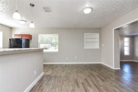Casa en alquiler en Tampa, Florida, 3 dormitorios, 106.47 m2 № 1853259 - foto 9