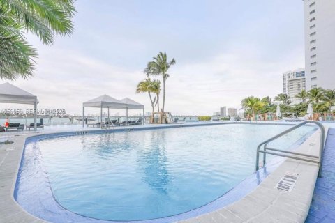 Condominio en alquiler en Miami Beach, Florida, 1 dormitorio, 77.76 m2 № 2017838 - foto 29