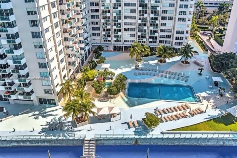 Condominio en alquiler en Miami Beach, Florida, 1 dormitorio, 77.76 m2 № 2017838 - foto 20