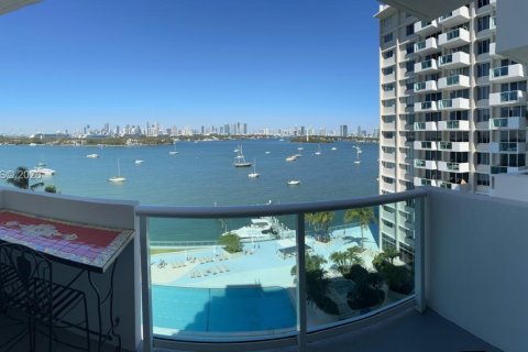 Condominio en Miami Beach, Florida, 1 dormitorio  № 2017838
