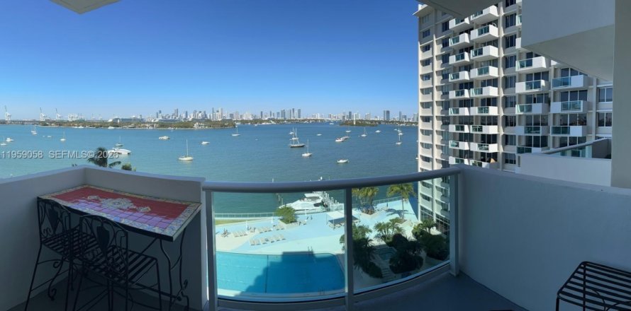 Condominio en Miami Beach, Florida, 1 dormitorio  № 2017838