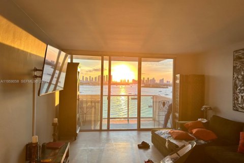 Condominio en alquiler en Miami Beach, Florida, 1 dormitorio, 77.76 m2 № 2017838 - foto 23