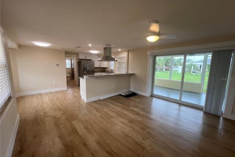 Casa en alquiler en Port Charlotte, Florida, 2 dormitorios, 102.47 m2 № 1771581 - foto 3