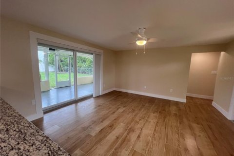 Casa en alquiler en Port Charlotte, Florida, 2 dormitorios, 102.47 m2 № 1771581 - foto 6