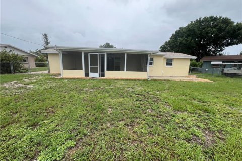 Снять в аренду виллу или дом в Порт-Шарлотт, Флорида 6 комнат, 102.47м2, № 1771581 - фото 22