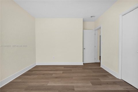 Снять в аренду виллу или дом в Майами, Флорида 2 спальни, 159.33м2, № 1989935 - фото 13