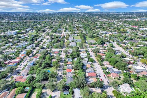 Снять в аренду виллу или дом в Майами, Флорида 2 спальни, 159.33м2, № 1989935 - фото 30