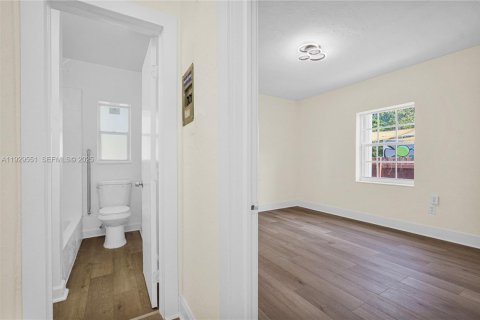 Снять в аренду виллу или дом в Майами, Флорида 2 спальни, 159.33м2, № 1989935 - фото 16