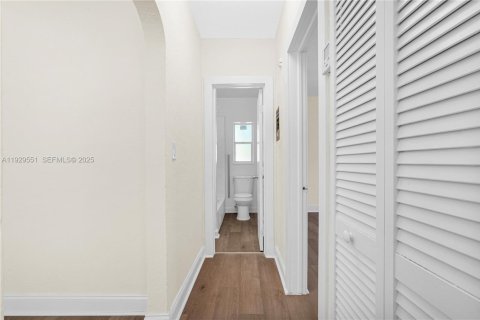 Снять в аренду виллу или дом в Майами, Флорида 2 спальни, 159.33м2, № 1989935 - фото 15