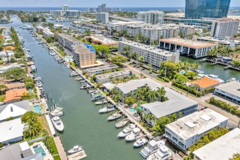 Condominio en Fort Lauderdale, Florida, 2 dormitorios  № 2190176