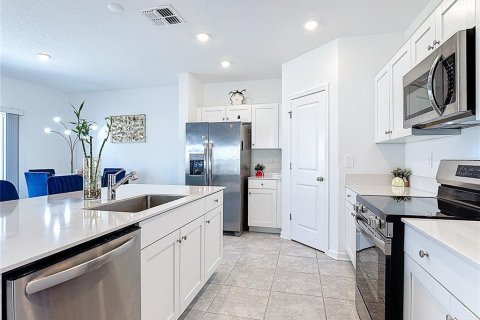 House in Haines City, Florida 4 bedrooms, 190.26 sq.m. № 2197333 - photo 4