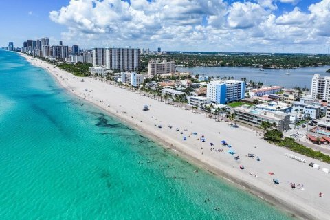 Condo in Hollywood, Florida, 1 bedroom № 2087959 - photo 3