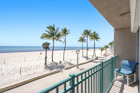 Condo in Hollywood, Florida, 1 bedroom № 2087959 - photo 5