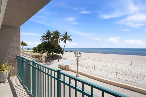 Condo in Hollywood, Florida, 1 bedroom № 2087959 - photo 6