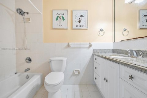 Villa ou maison à vendre à South Miami, Floride: 4 chambres, 257.99 m2 № 1931406 - photo 26