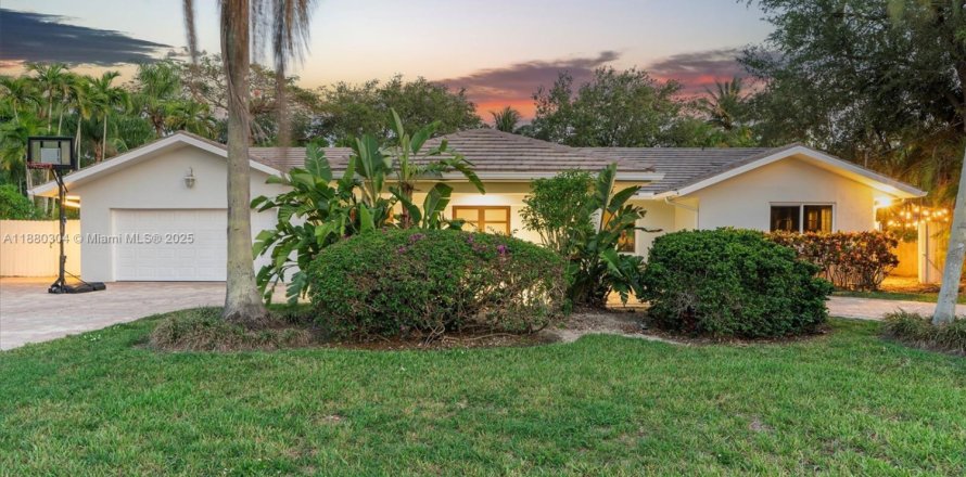 Villa ou maison à South Miami, Floride 4 chambres, 257.99 m2 № 1931406