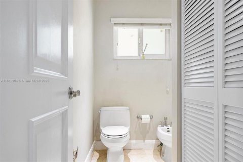 Villa ou maison à vendre à South Miami, Floride: 4 chambres, 257.99 m2 № 1931406 - photo 21