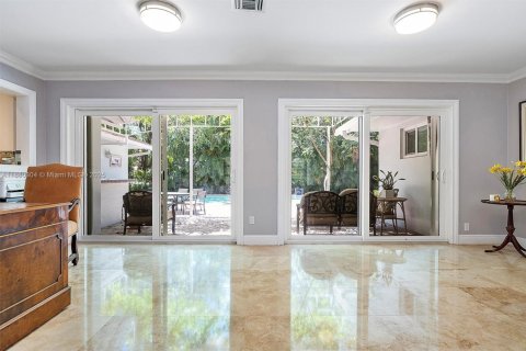 Villa ou maison à vendre à South Miami, Floride: 4 chambres, 257.99 m2 № 1931406 - photo 11