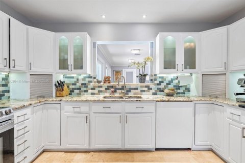 Villa ou maison à vendre à South Miami, Floride: 4 chambres, 257.99 m2 № 1931406 - photo 18