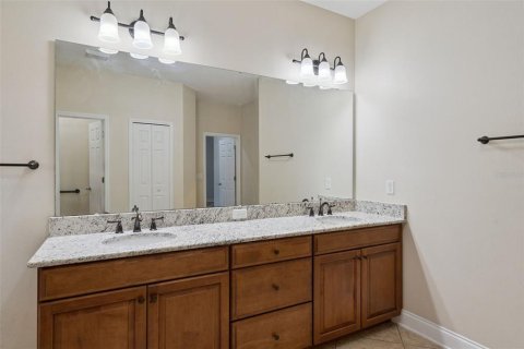House in Clermont, Florida 4 bedrooms, 274.99 sq.m. № 2302487 - photo 23