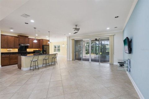 House in Clermont, Florida 4 bedrooms, 274.99 sq.m. № 2302487 - photo 7