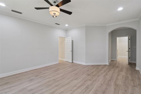 House in Clermont, Florida 4 bedrooms, 274.99 sq.m. № 2302487 - photo 17