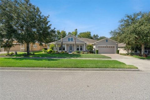 House in Clermont, Florida 4 bedrooms, 274.99 sq.m. № 2302487 - photo 4