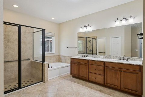House in Clermont, Florida 4 bedrooms, 274.99 sq.m. № 2302487 - photo 22