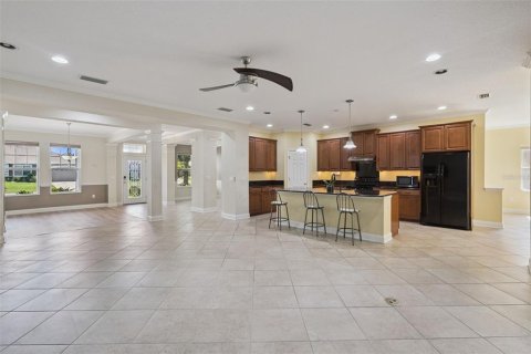 House in Clermont, Florida 4 bedrooms, 274.99 sq.m. № 2302487 - photo 8