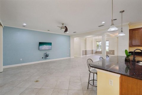 House in Clermont, Florida 4 bedrooms, 274.99 sq.m. № 2302487 - photo 9