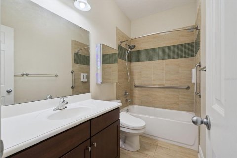 House in Clermont, Florida 4 bedrooms, 274.99 sq.m. № 2302487 - photo 24