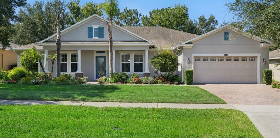 House in Clermont, Florida 4 bedrooms, 274.99 sq.m. № 2302487