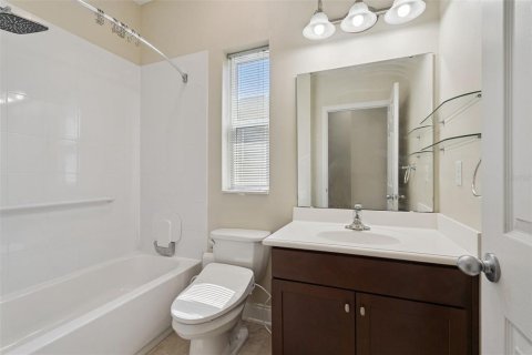 House in Clermont, Florida 4 bedrooms, 274.99 sq.m. № 2302487 - photo 25