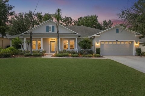 House in Clermont, Florida 4 bedrooms, 274.99 sq.m. № 2302487 - photo 2