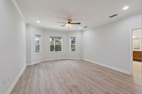 House in Clermont, Florida 4 bedrooms, 274.99 sq.m. № 2302487 - photo 18