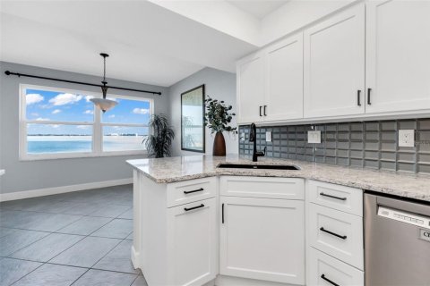Condo in Punta Gorda, Florida, 3 bedrooms  № 2166304 - photo 18