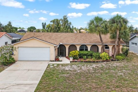 House in Apollo Beach, Florida 3 bedrooms, 156.08 sq.m. № 2098043