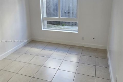 Apartamento en alquiler en Cutler Bay, Florida, 3 dormitorios, 20773.04 m2 № 2002014 - foto 11