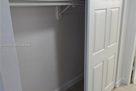 Apartamento en alquiler en Cutler Bay, Florida, 3 dormitorios, 20773.04 m2 № 2002014 - foto 15